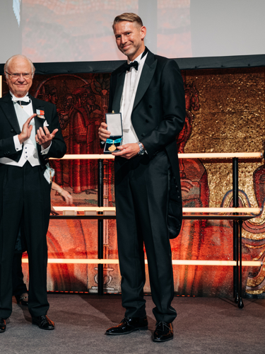 HM The King presents Peter Carlsson with the Gold Medal