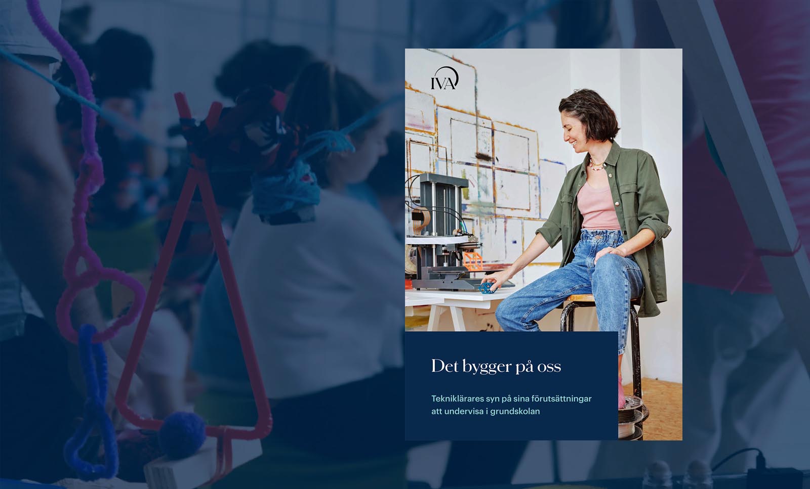 rapportens omslag med teknikärare vid dator