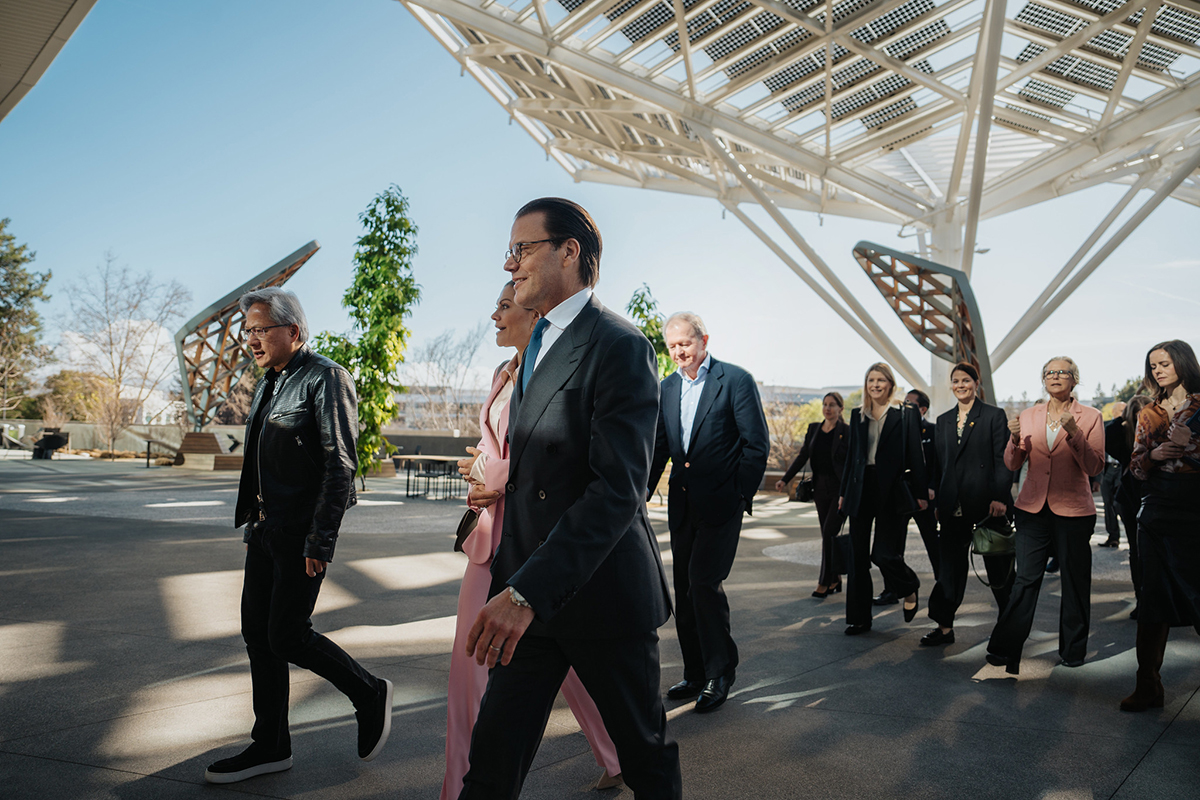 delegationen utomhus i Palo Alto