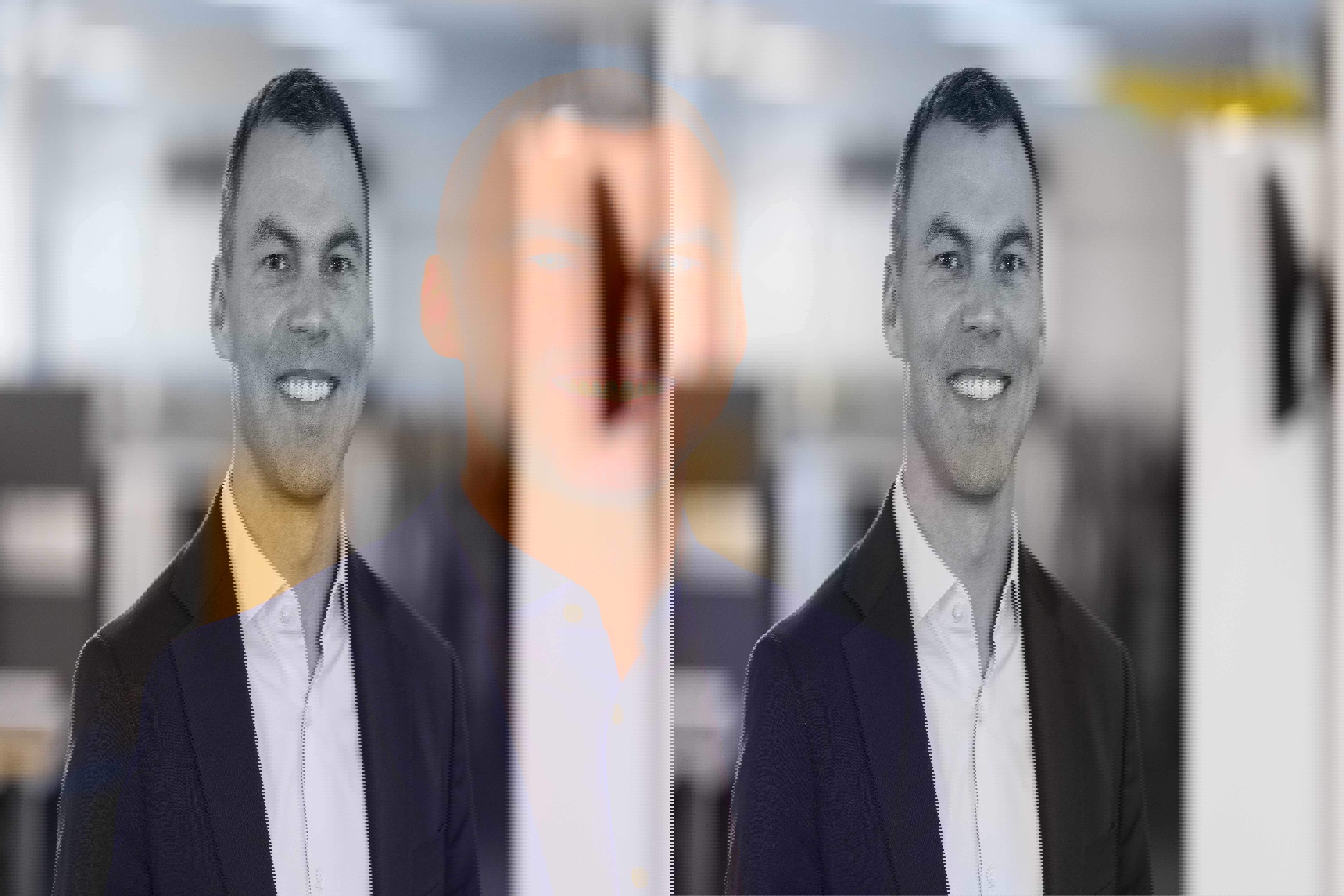 Leende Wandt i vit skjorta och kavaj