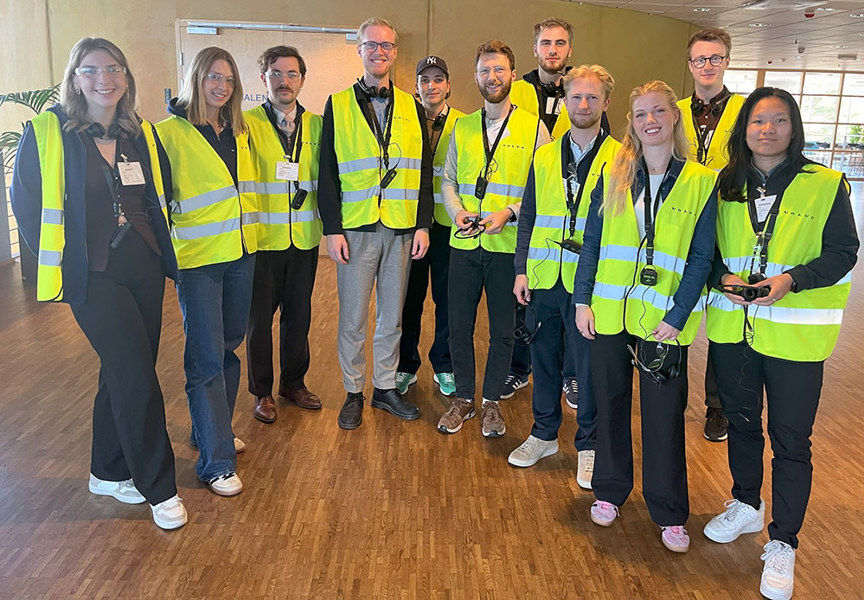 gruppbild i gula västar