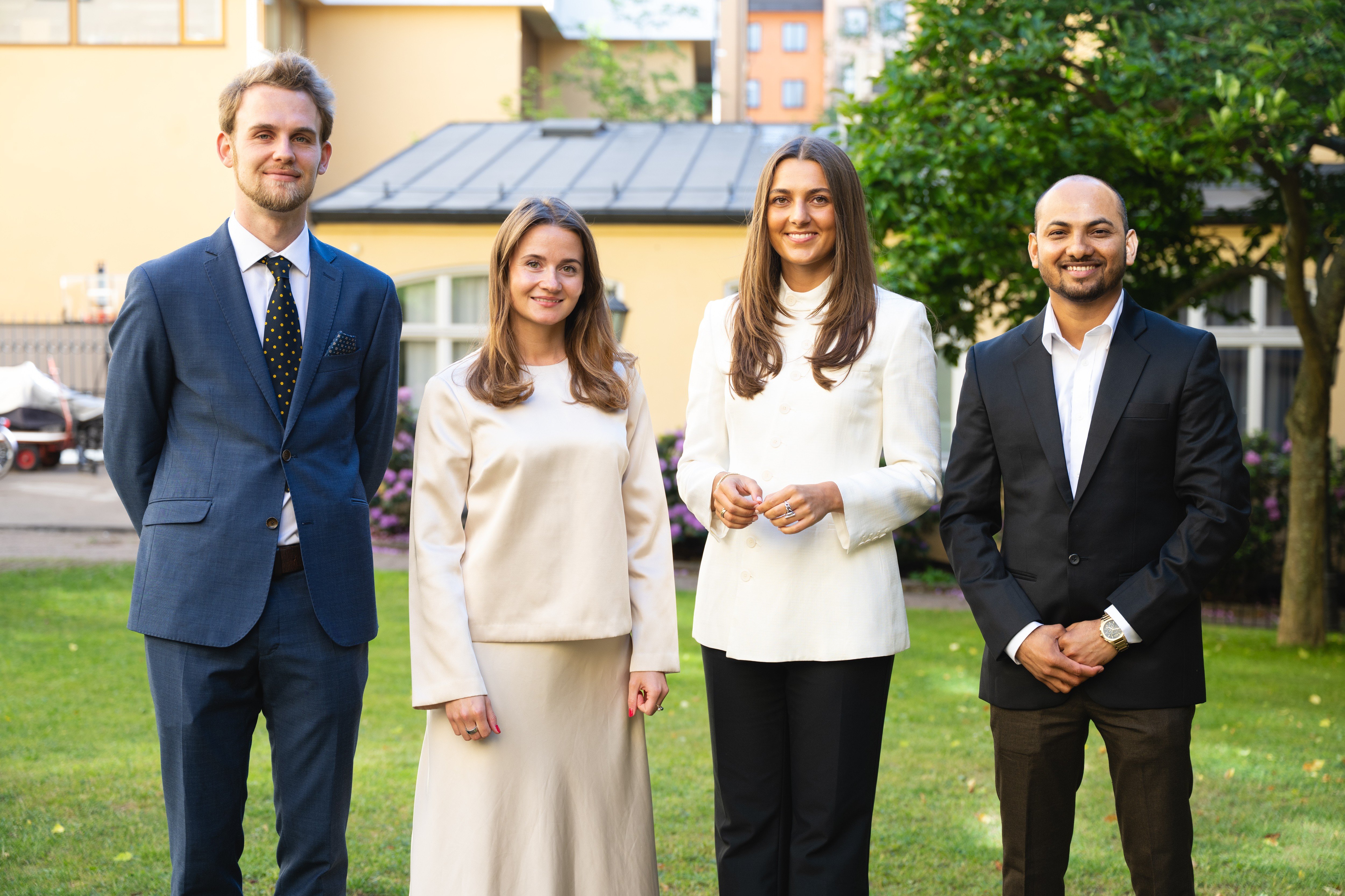 gruppbild stipendiater utomhus