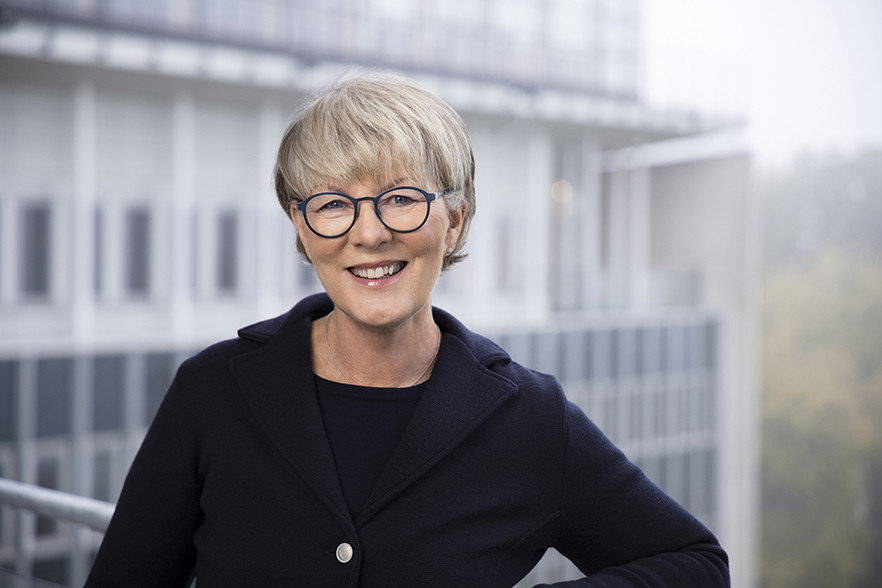 Leende Kristina i solljus